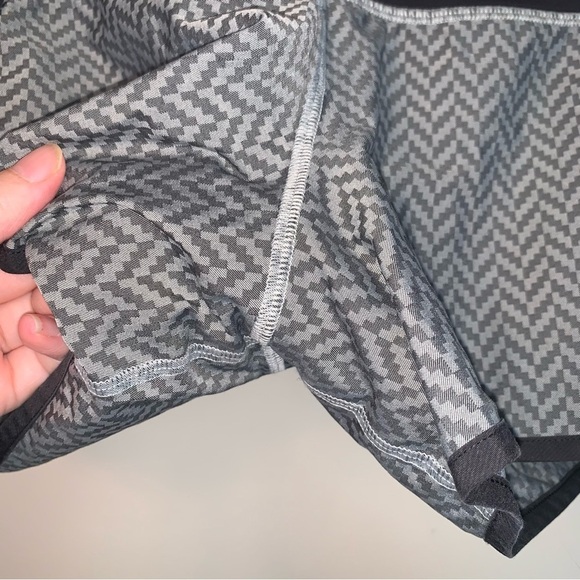 Lululemon Run Times Short *2-way Stretch Giant Herringbone Swift Black White 4 - Picture 7 of 7